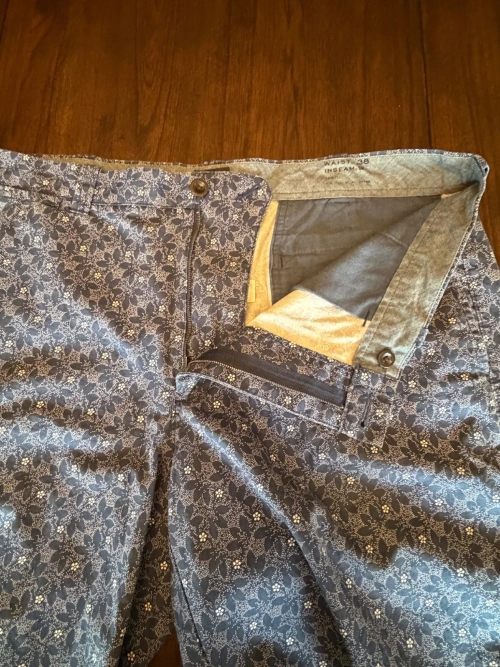J. Crew Men's Chino Navy Blue Floral Cotton Chino Short, Size 38